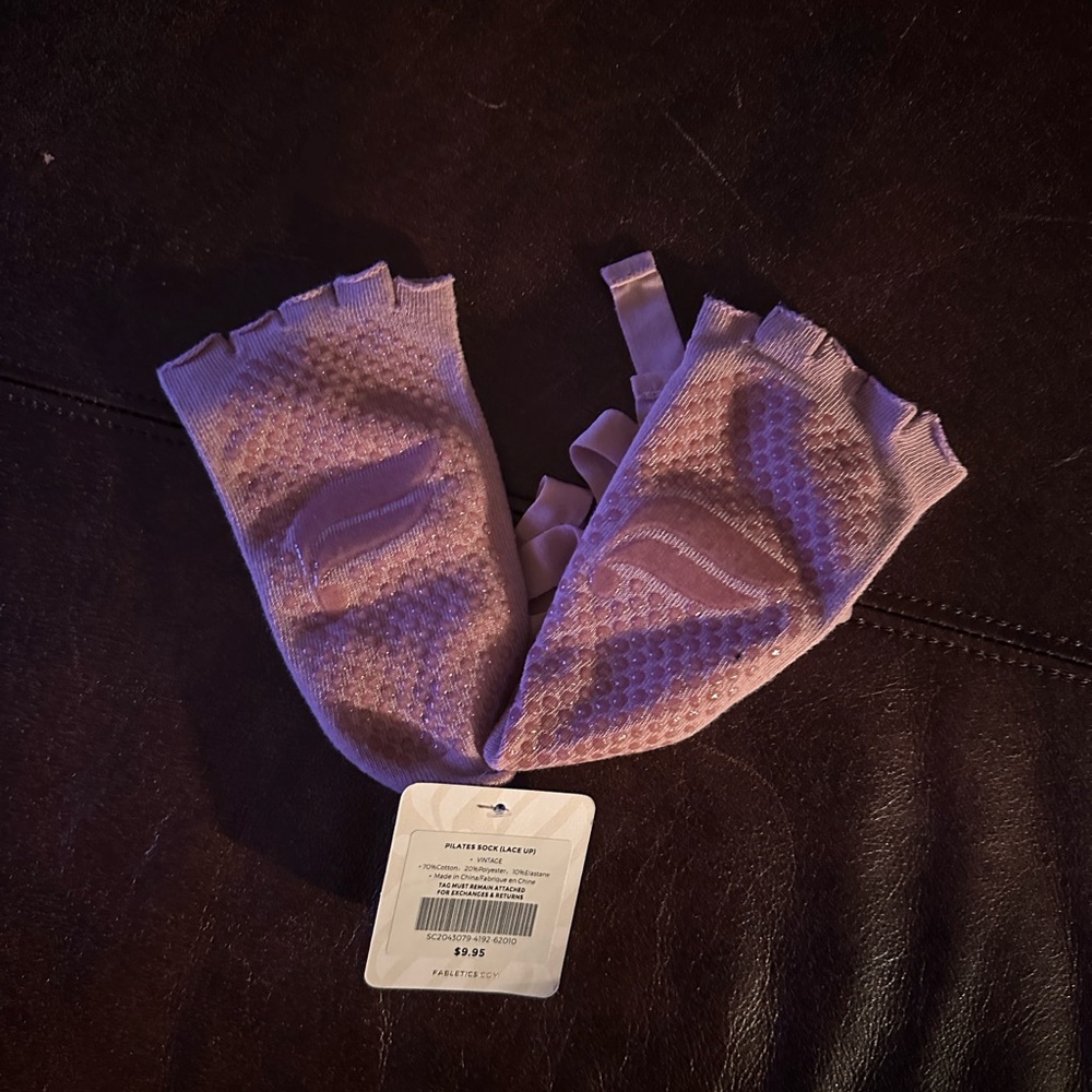 Pink Ballet Inspired Pilates Socks With Individual spots for your piggies NWT - Picture 2 of 3